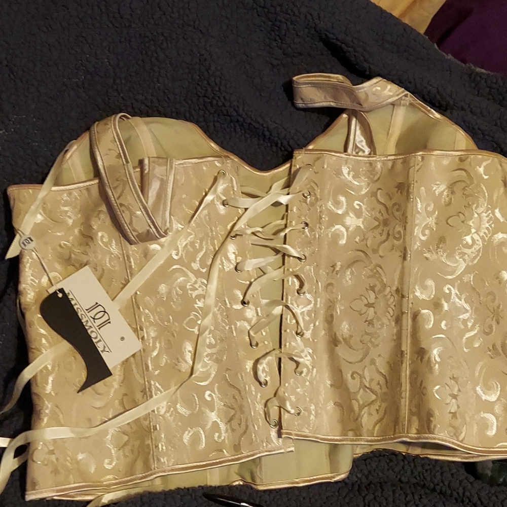 Corset - Picture 3 of 3